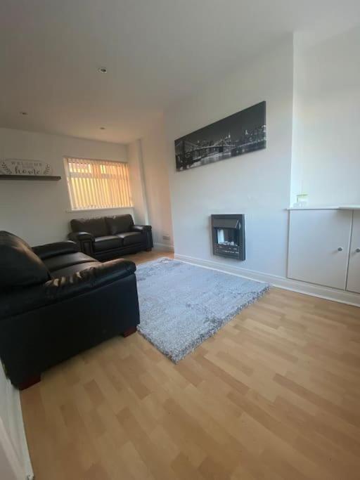 Modern Two Bed House Close To City Centre Belfast Exterior photo