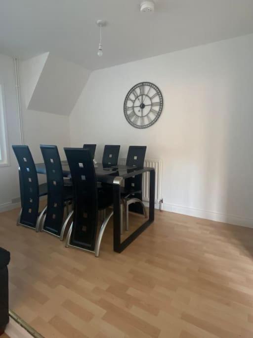 Modern Two Bed House Close To City Centre Belfast Exterior photo
