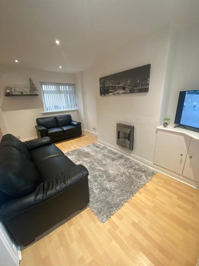 Modern Two Bed House Close To City Centre Belfast Exterior photo
